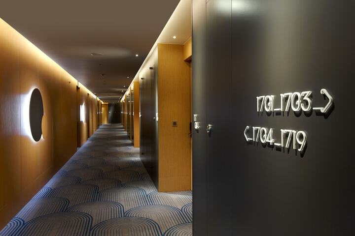 Ballroom/Hall 31 of 34