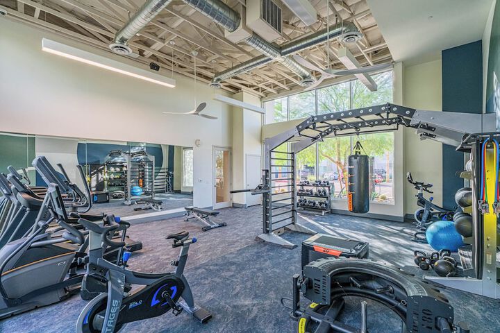 Sleek Stay 4mins to State Farm Stadium in Glendale, AZ