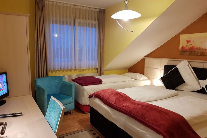 Room 2 of 47