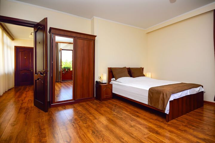 Room 27 of 51