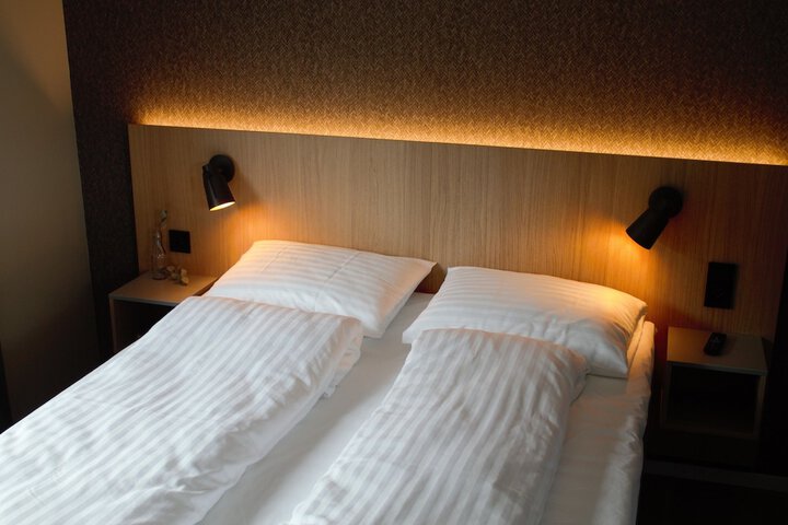 Room 3 of 64