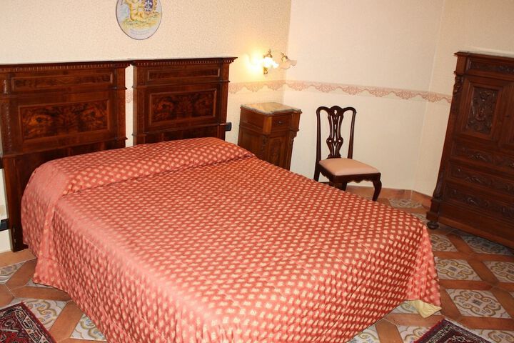 Room 13 of 38