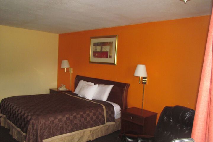 Standard | King Bed (2 of 13)