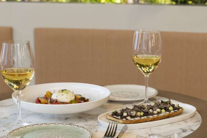 Dining 56 of 81