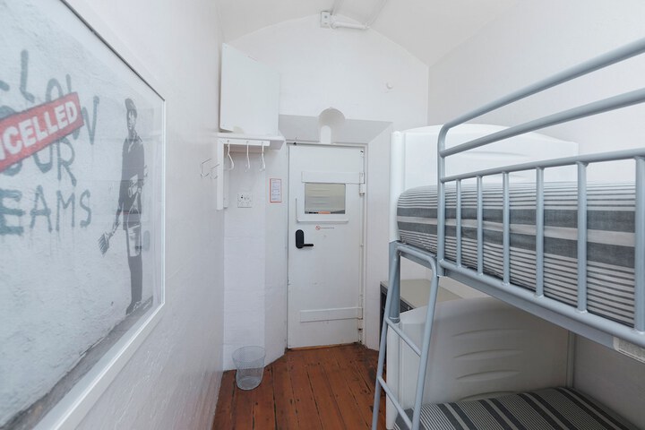Room 27 of 79