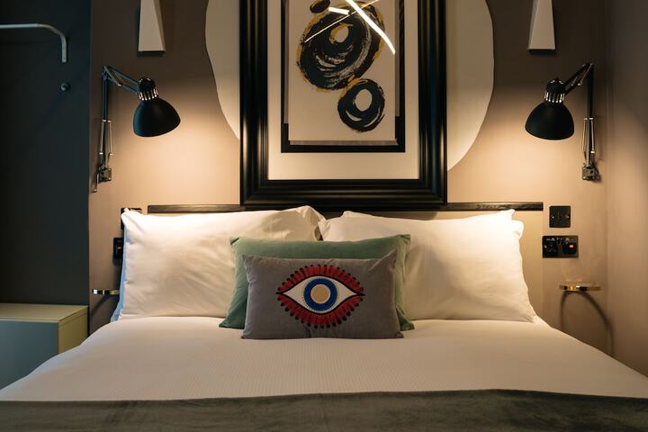 Room 25 of 46