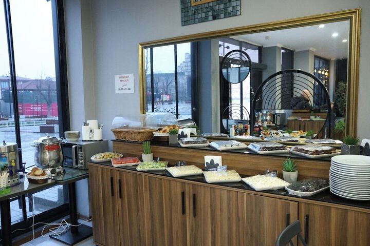 Dining 9 of 14