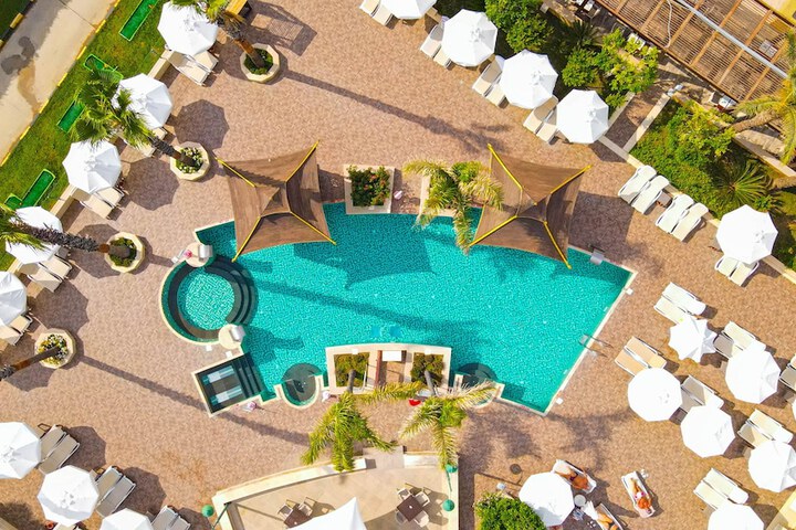 Pool 19 of 60