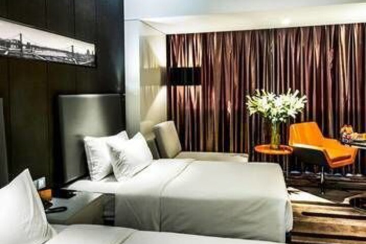 Room 4 of 8