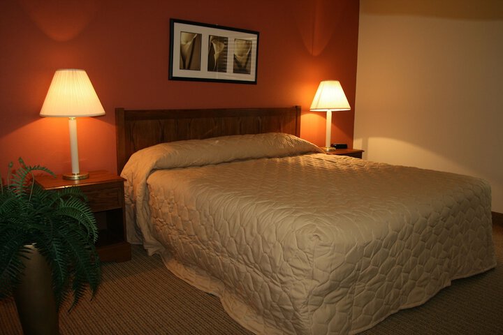 Suite Queen Bed (5 of 8)