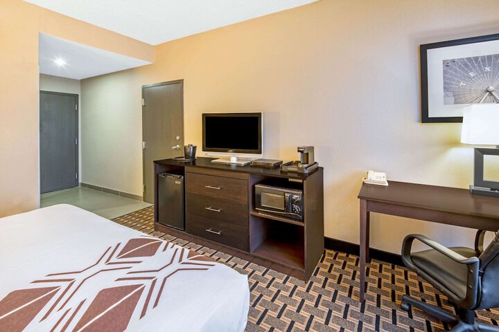1 King Bed (8 of 10)