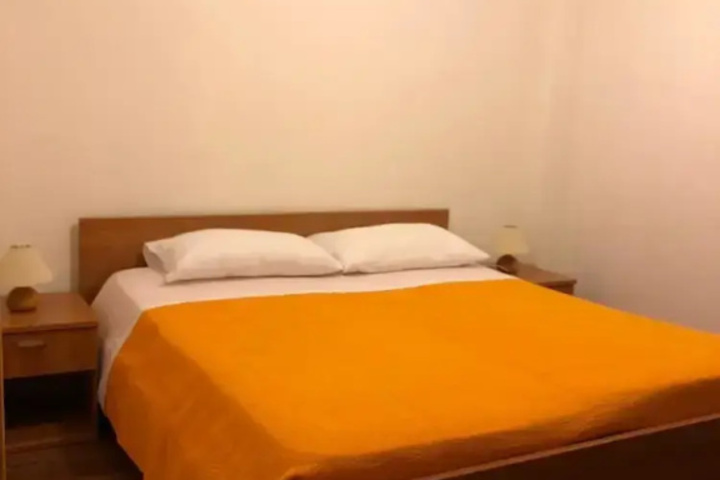 Room 8 of 22