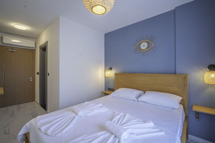 Room 16 of 28