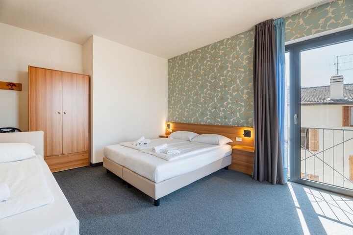 Room 50 of 104