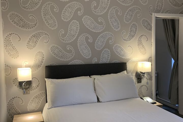 Room 5 of 50