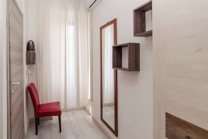 Room 4 of 11