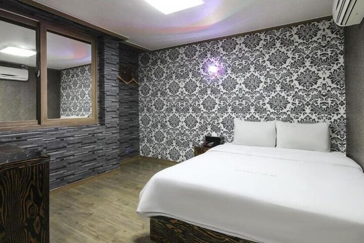 Room 26 of 57