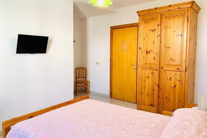 Room 33 of 72
