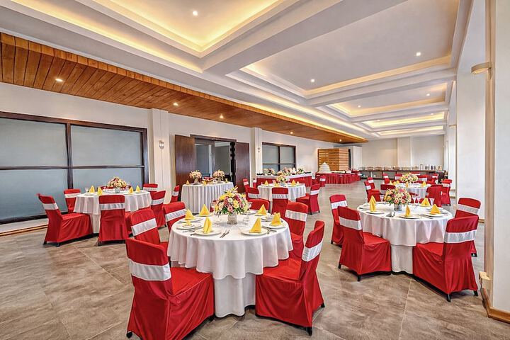 Ballroom/Hall 70 of 79