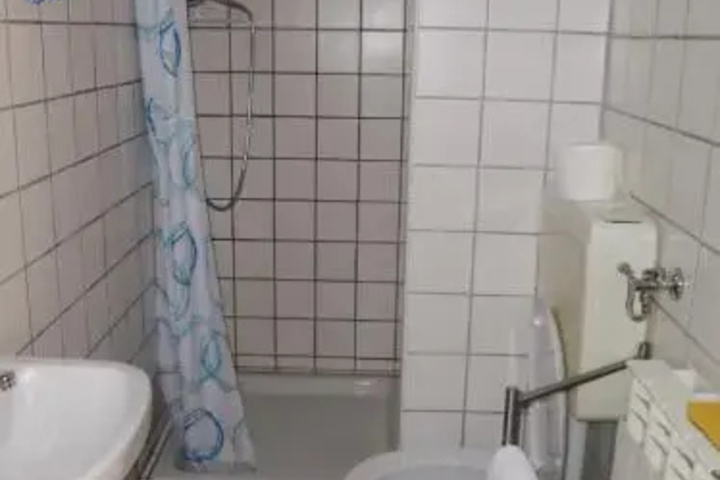 Room 5 of 11