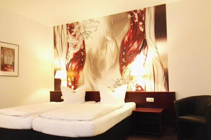 Room 19 of 48