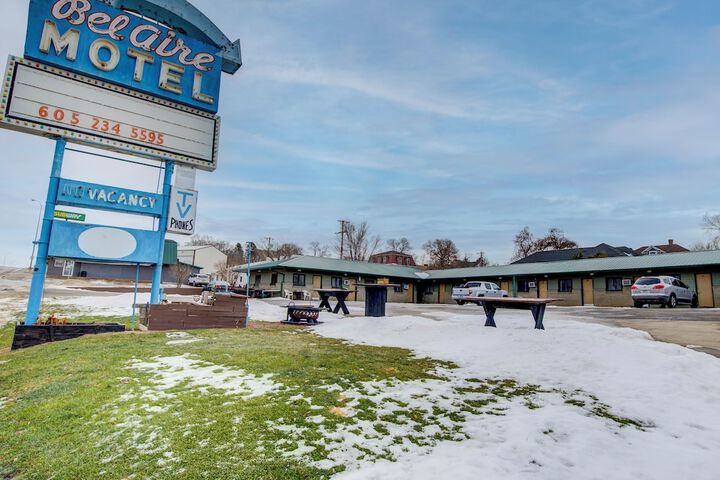Bel Aire Motel Chamberlain Near Missouri River I 90 in Chamberlain, SD