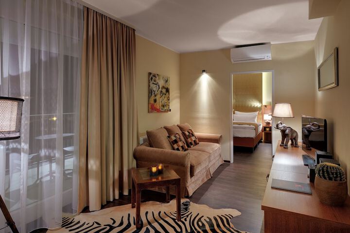 Room 72 of 121
