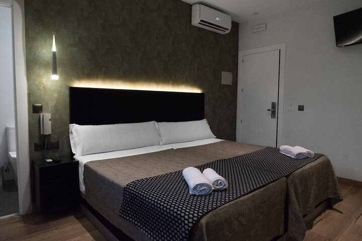 Room 10 of 68