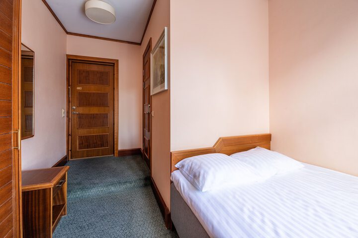 Room 12 of 24