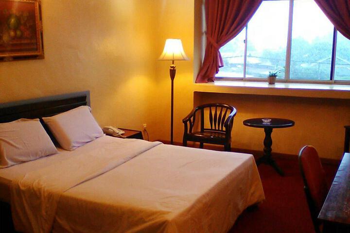 Room 2 of 6
