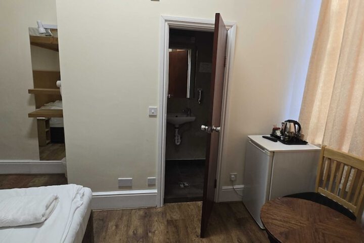 Room 48 of 65