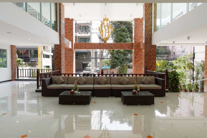 Entrance & Lobby
