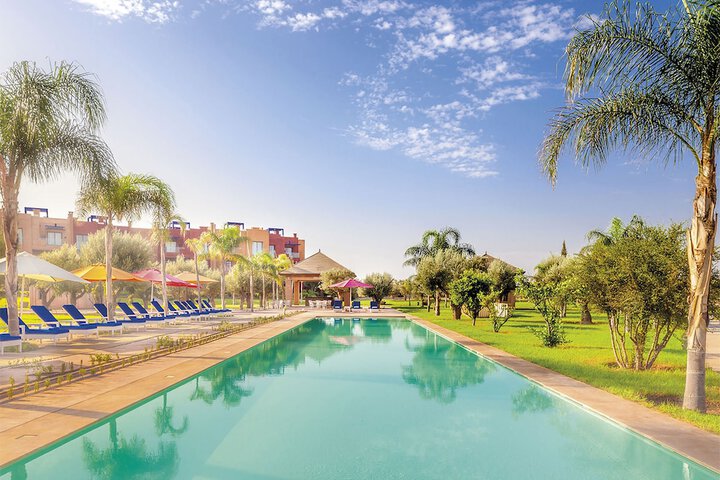 Hotel with Pool