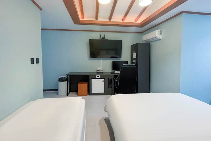 Room 3 of 23