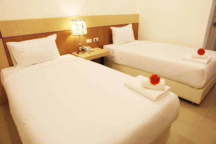Room 13 of 36