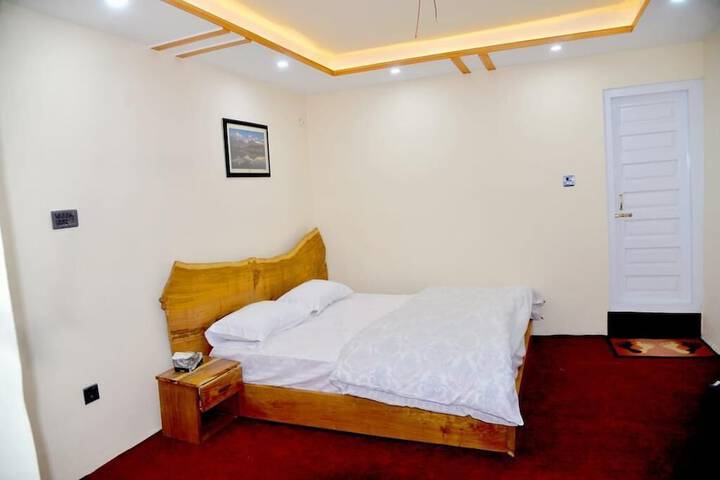 Room 4 of 9