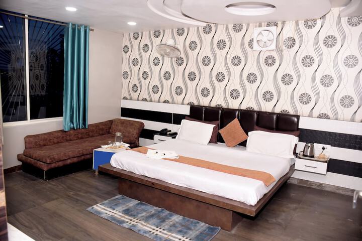 Room 5 of 25