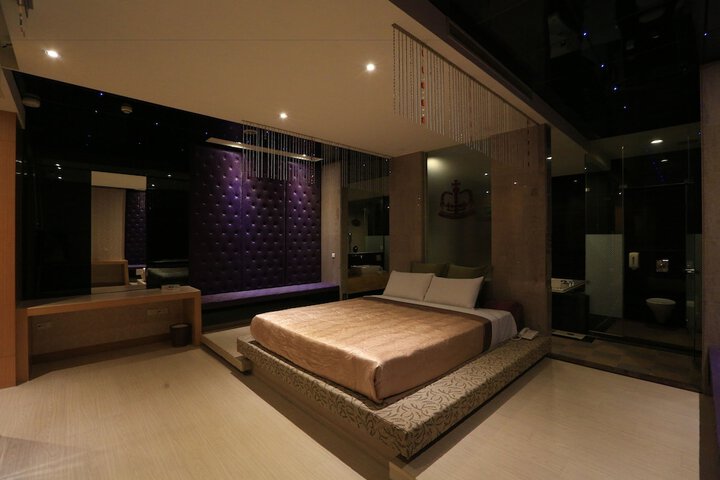 Room 3 of 51