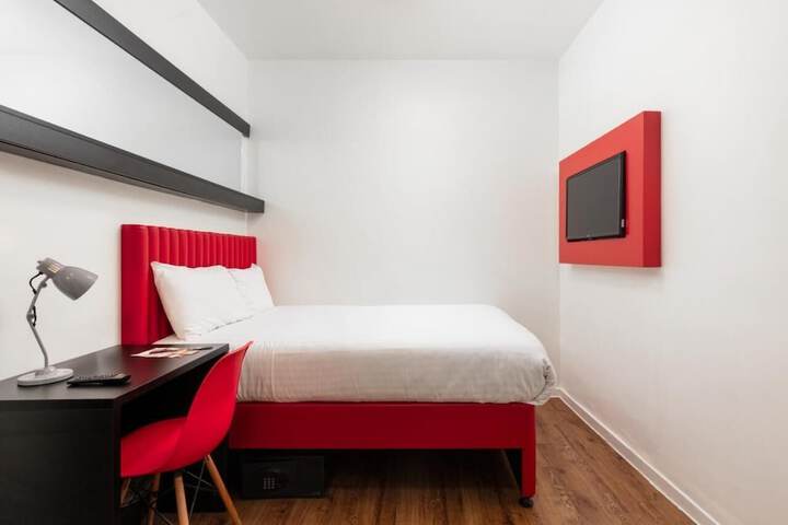 Room 8 of 14