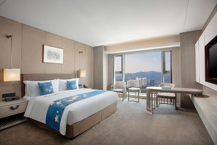Room 18 of 42
