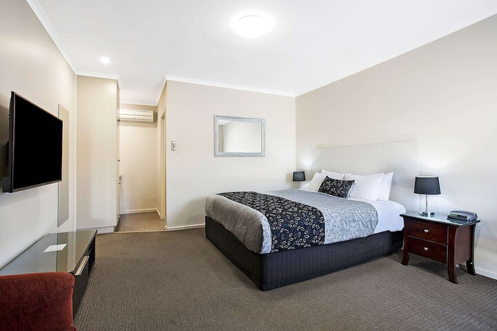 Room 11 of 34