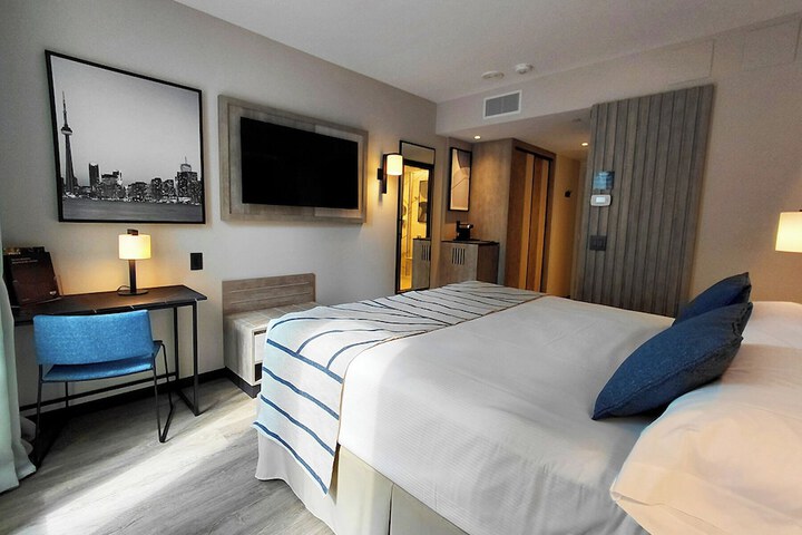 Room 17 of 30