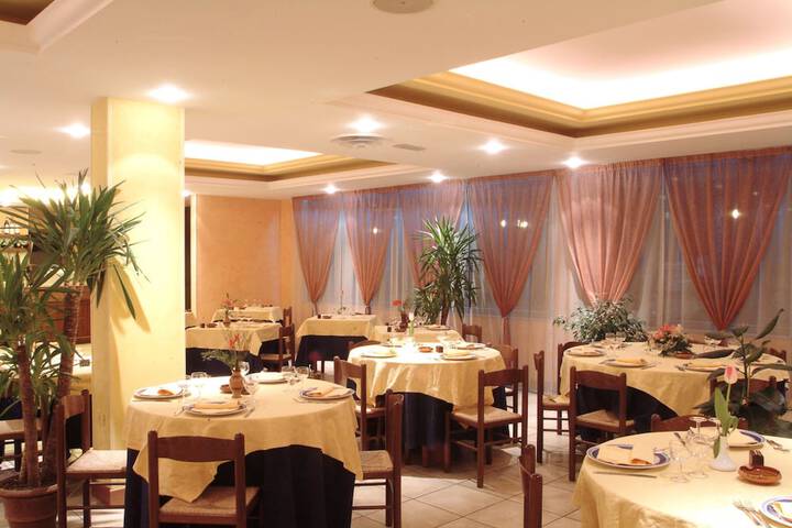 Dining 46 of 51
