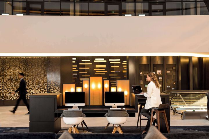 Entrance & Lobby