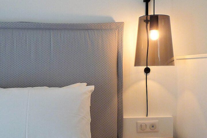 Room 28 of 144