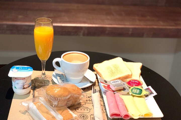 Breakfast/Coffee Service 21 of 35