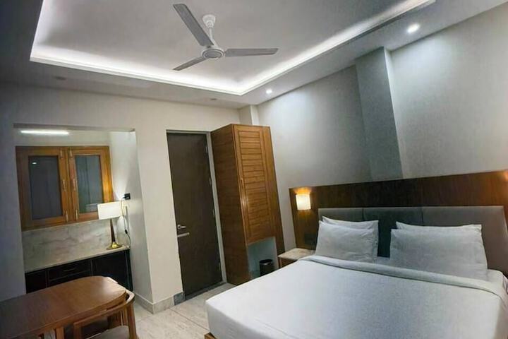 Room 72 of 144