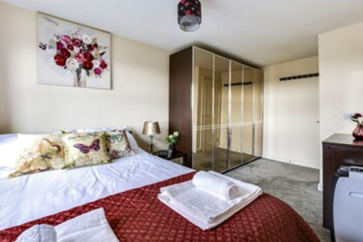 Room 8 of 12