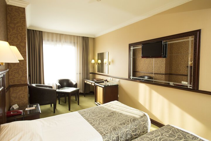 Room 76 of 114