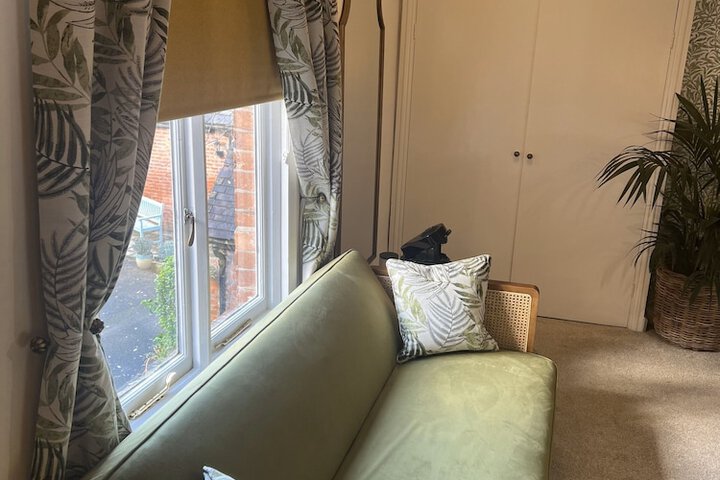 Room 4 of 90
